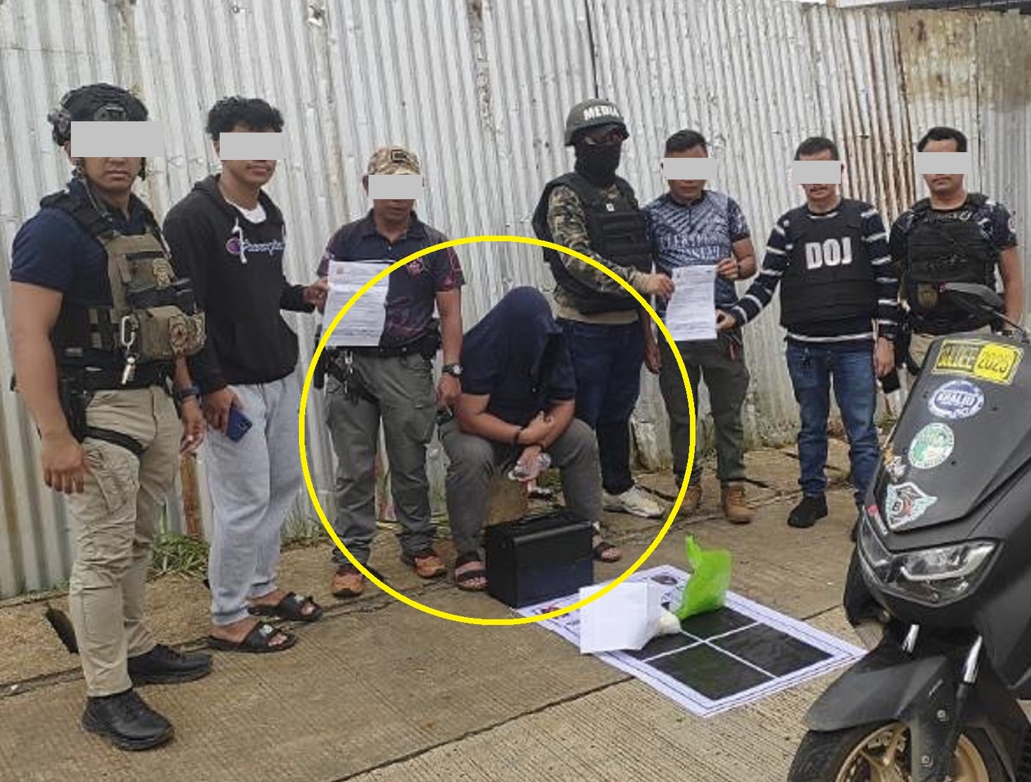 Non-uniformed policemen a dealer they entrapped in Barangay Basak Malutlut