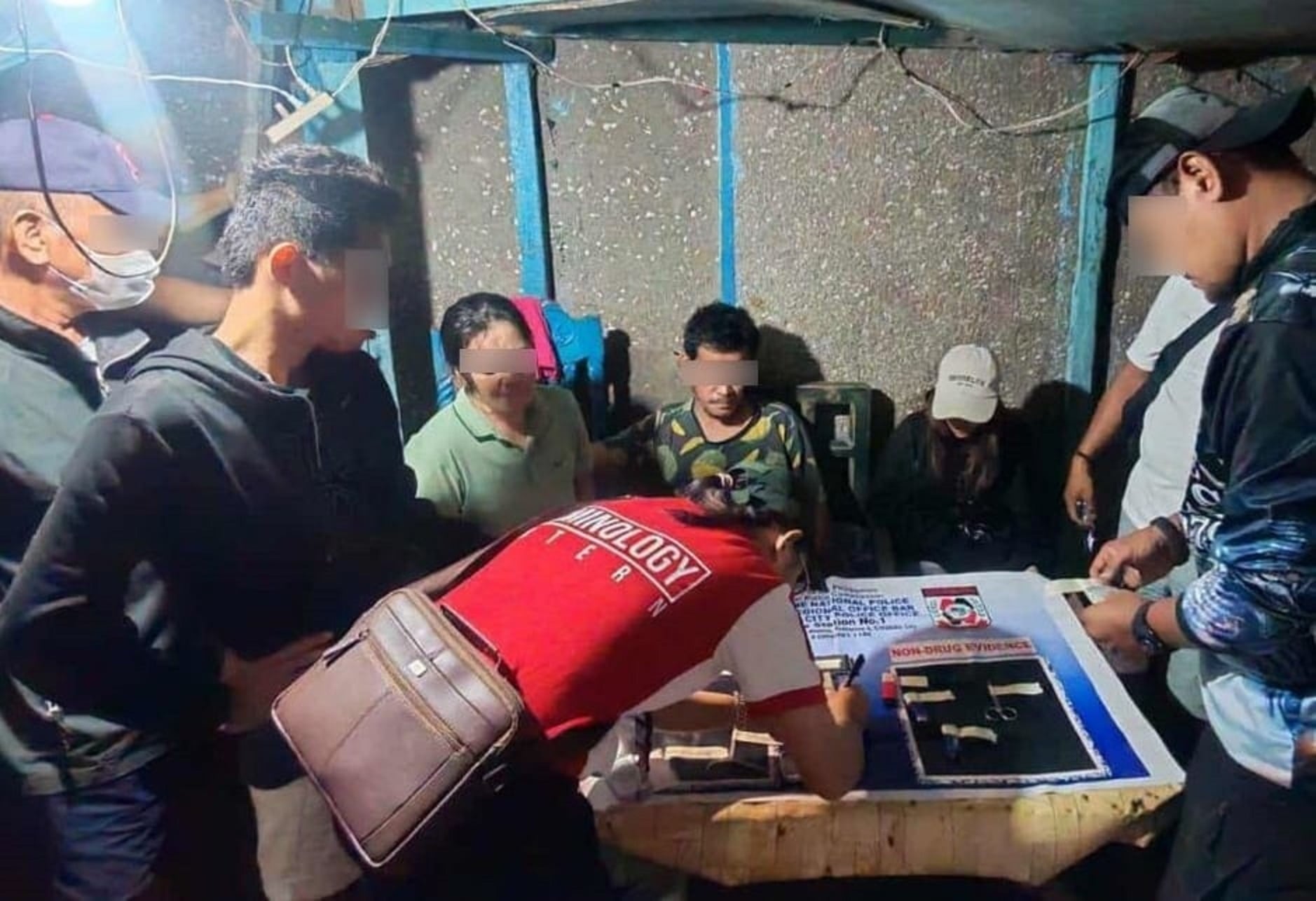 4 in pot session busted, locked in jail