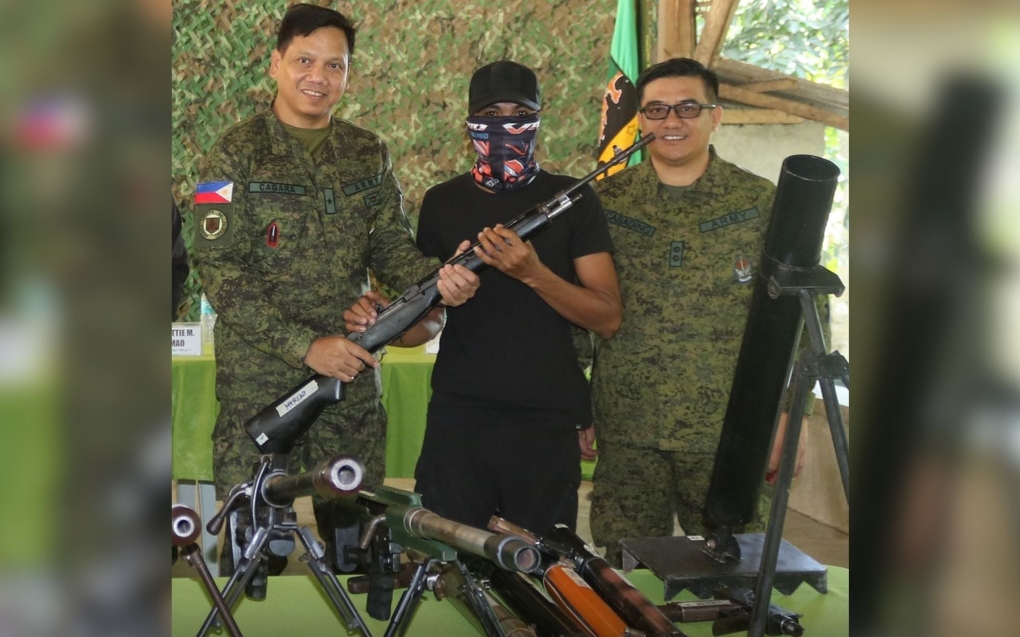 18 Dawlah terrorists, 2 NPAs surrender in Central Mindanao
